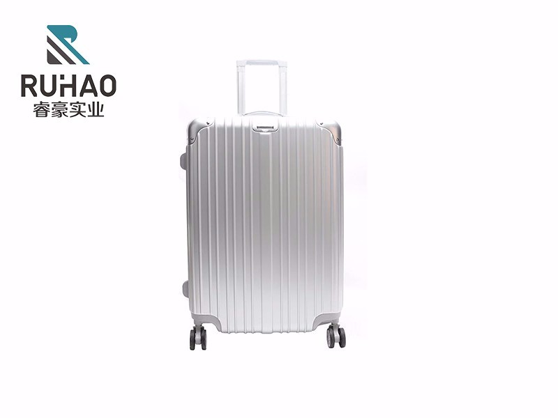 24寸万向轮拉杆箱