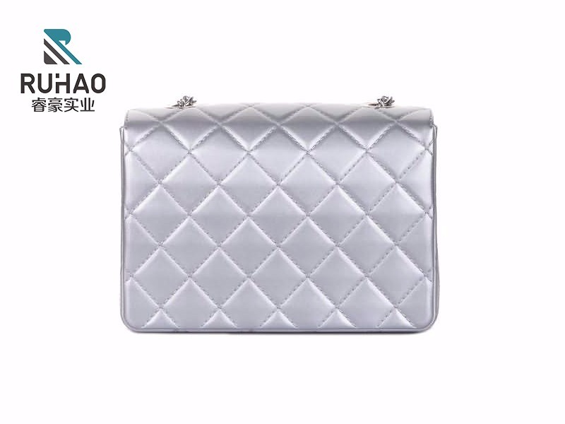 银色斜挎包 银色斜挎包