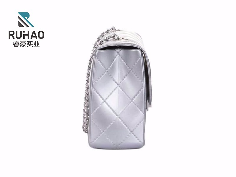 银色斜挎包 银色斜挎包